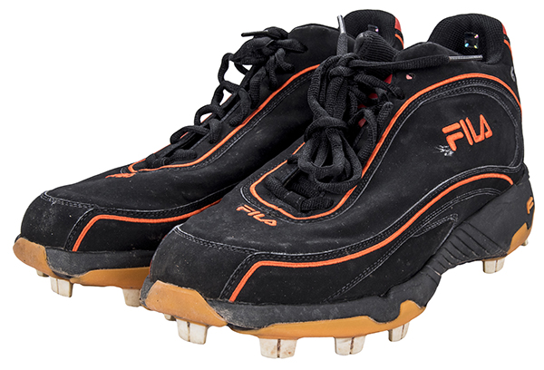 BARRY BONDS SAN FRANCISCO GIANTS SIGNED GAME ISSUE FILA TURF SHOE CLEAT  BECKETT