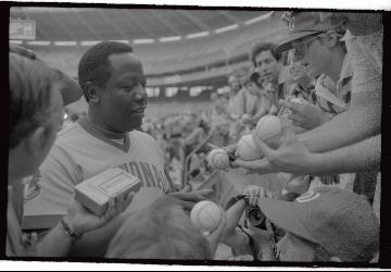 Hank Aaron: A Legendary Player, A Legendary Autograph