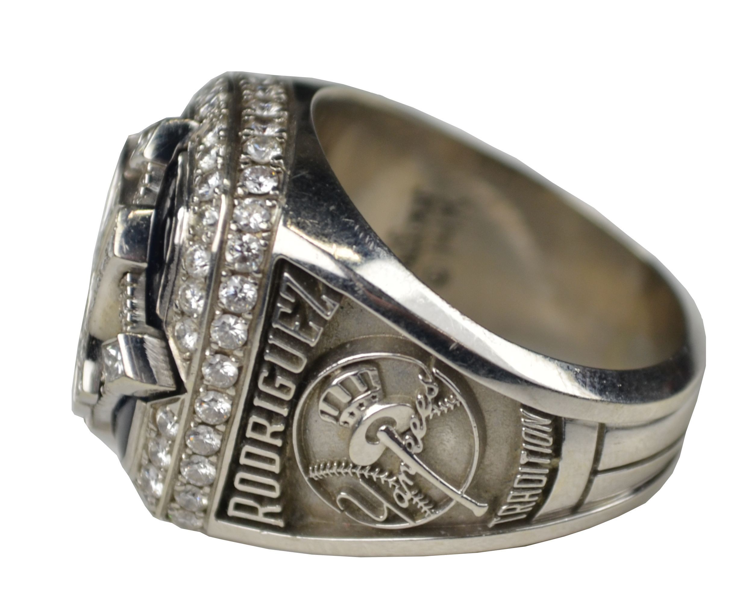 A-Rod's cousin Yuri Sucart is selling his 2009 World Series ring 