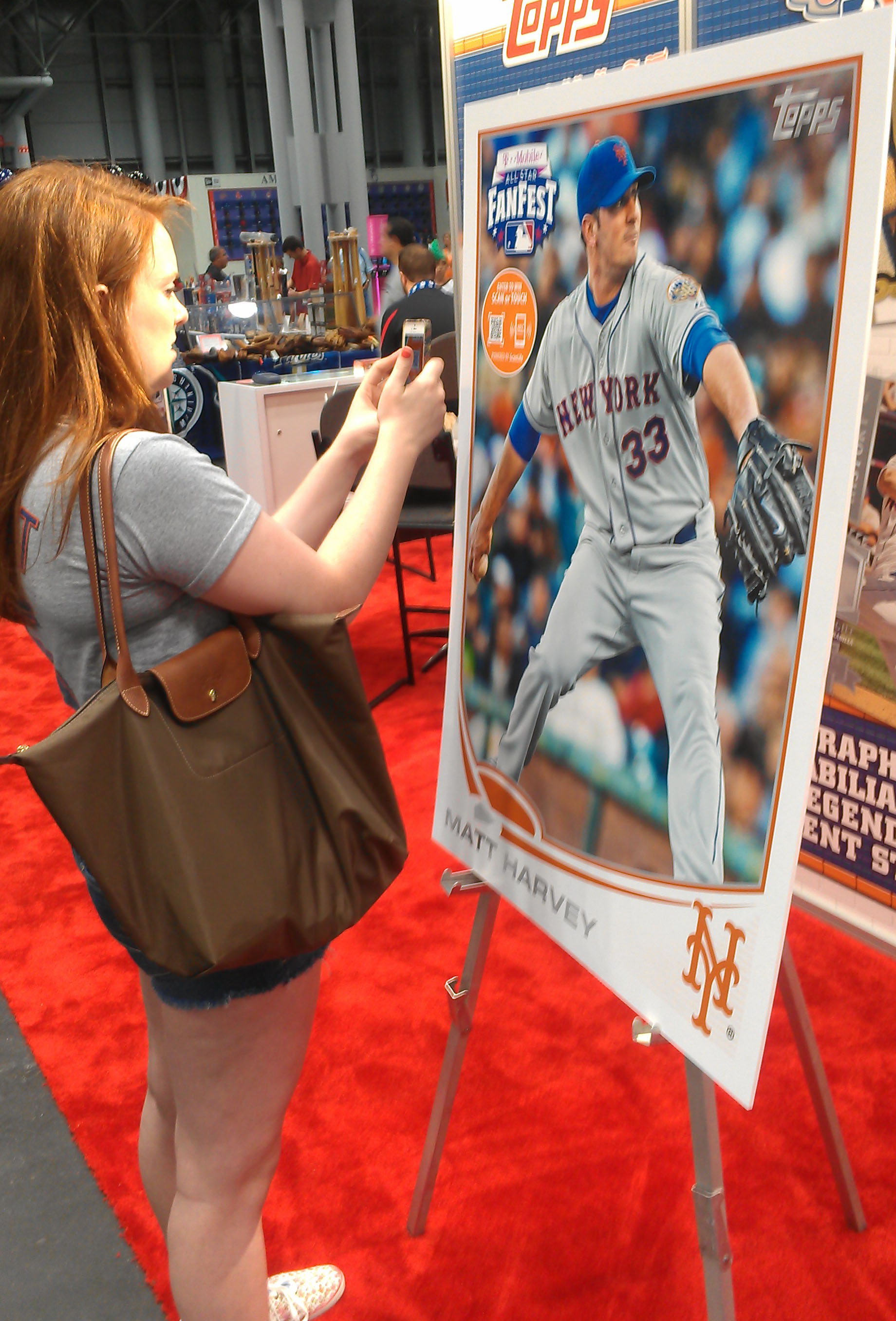 Topps gives MLB Fan Fest attendees exclusive cards and a figurine